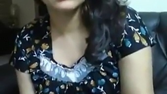 An Indian Aunt With Big Boobs Doing Video Chat With Her Boyfriend.